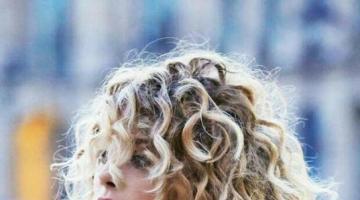 Причёски с кудрями на средние волосы: секреты профессиональных стилистов и фото-подборка
