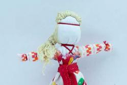 रूसी लोक गुड़िया: चरण-दर-चरण फ़ोटो और वीडियो के साथ एक राष्ट्रीय खिलौना सिलाई पर अपने हाथों से मास्टर क्लास करें लोक कपड़े गुड़िया प्रकार