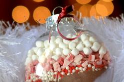 Saldžios rogės su dovanomis su Kalėdų eglute iš saldainių Kaip savo rankomis pasidaryti roges iš saldainių