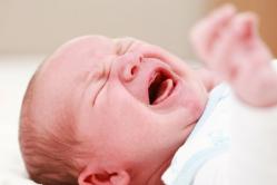 چرا یک نوزاد ناگهان شروع به گریه می کند؟