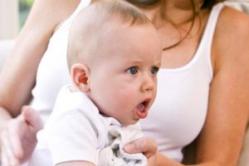 چرا نوزاد بعد از شیردهی آب دهان می کند؟
