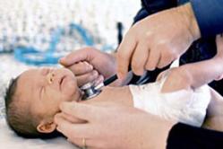 یک نوزاد تازه متولد شده سرفه و عطسه می کند: شاید او بیمار است؟