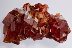 Garnet adalah batu berharga atau separa berharga